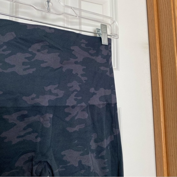 Spanx Look At Me Now Seamless Camouflage Leggings Size XL - Picture 3 of 7